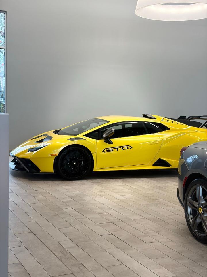 2022 Lamborghini Huracan STO Base