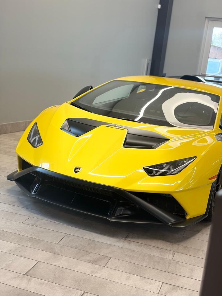 2022 Lamborghini Huracan STO Base