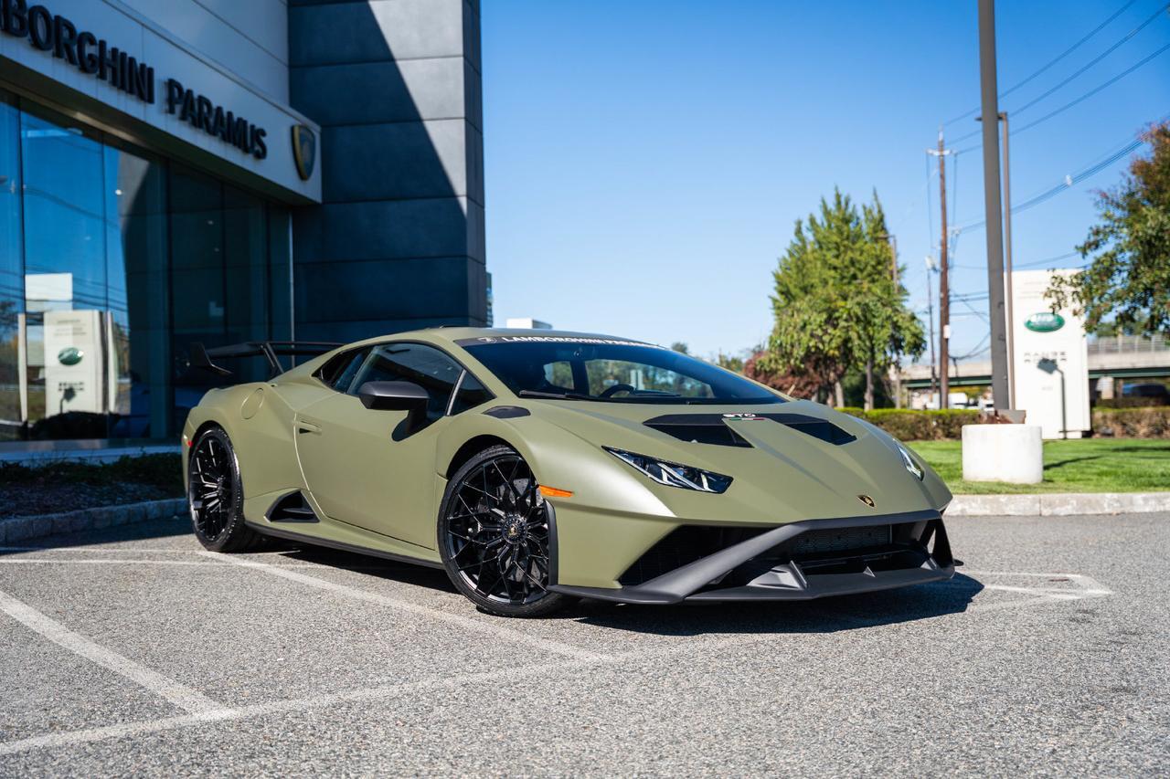 2022 Lamborghini Huracan STO Base