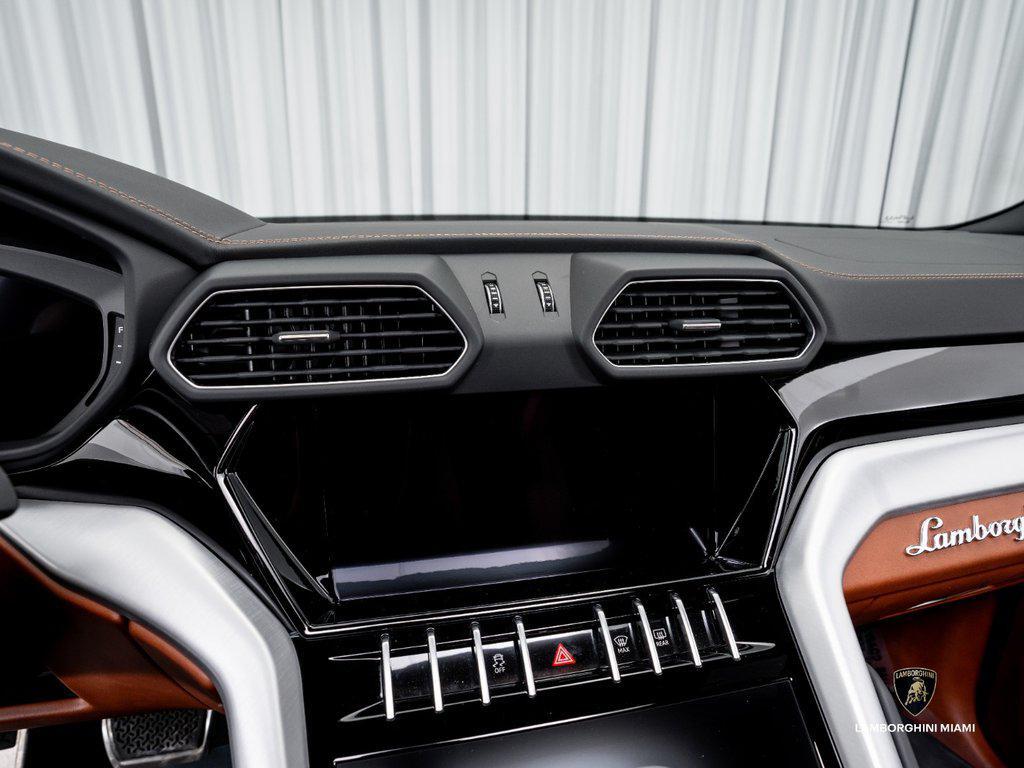 2022 Lamborghini Urus . North Miami Beach FL