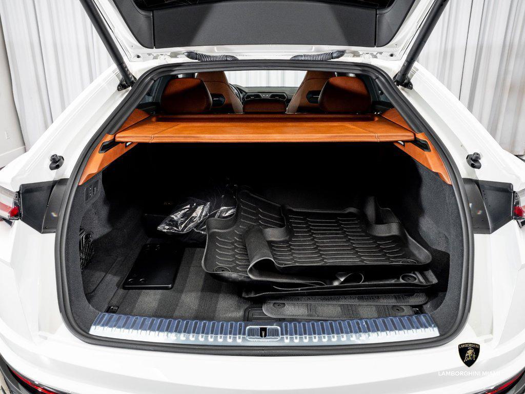2022 Lamborghini Urus . North Miami Beach FL