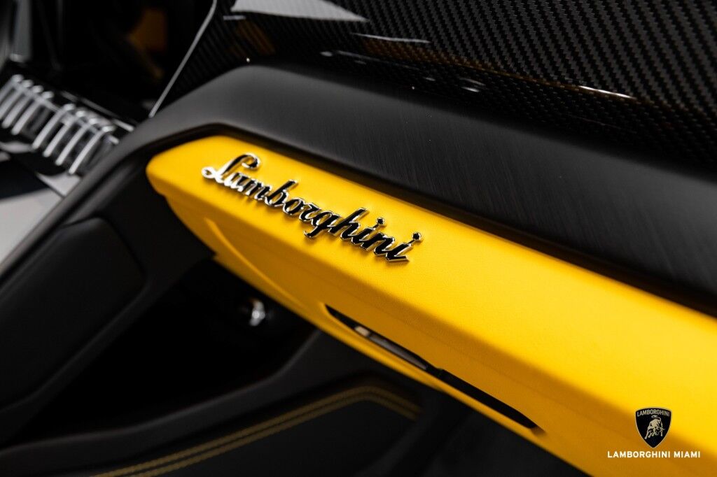 2022 Lamborghini Urus North Miami Beach FL