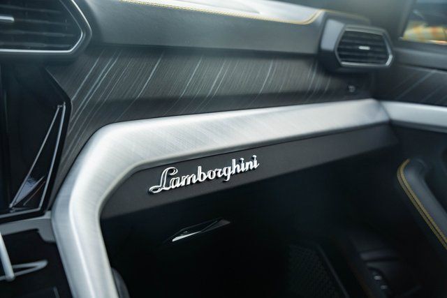 2022 Lamborghini Urus - Photo 32