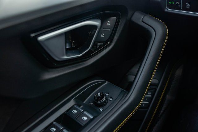 2022 Lamborghini Urus - Photo 34