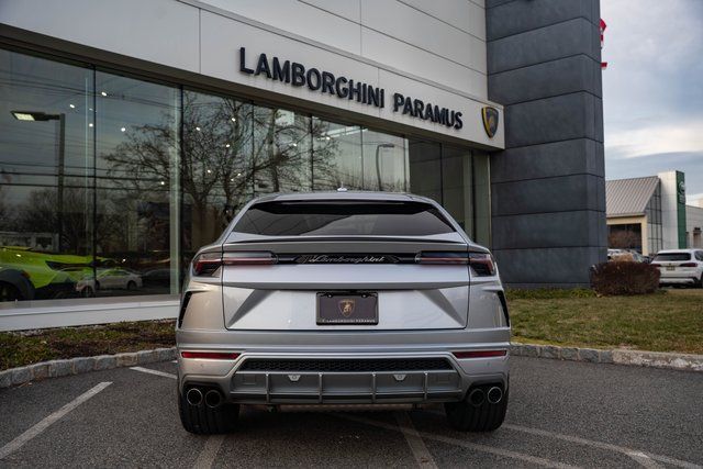 2022 Lamborghini Urus - Photo 14