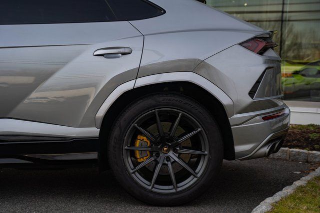 2022 Lamborghini Urus - Photo 12