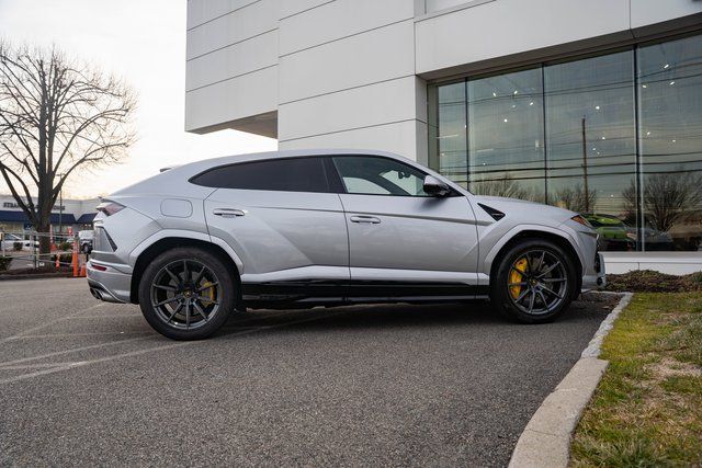 2022 Lamborghini Urus - Photo 19