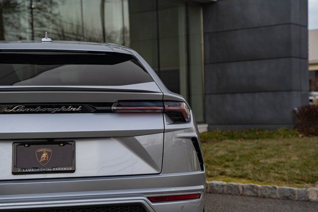2022 Lamborghini Urus - Photo 16