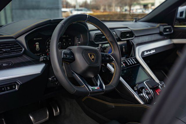 2022 Lamborghini Urus - Photo 40