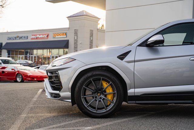 2022 Lamborghini Urus - Photo 10