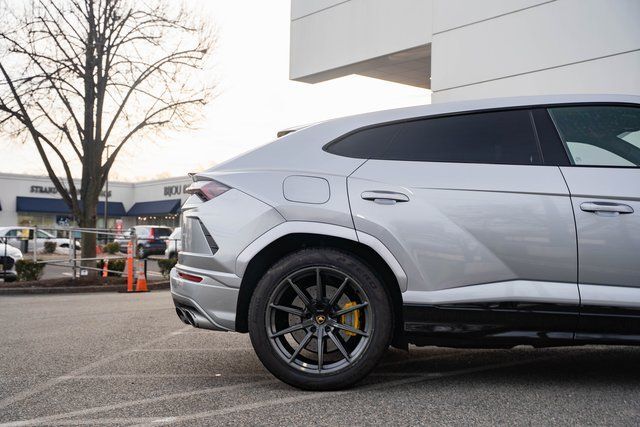 2022 Lamborghini Urus - Photo 21