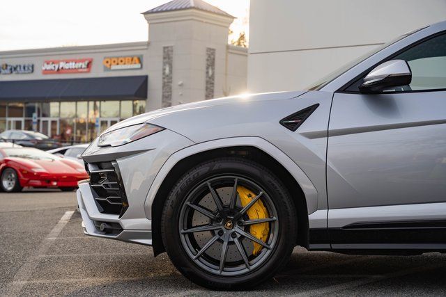 2022 Lamborghini Urus - Photo 9