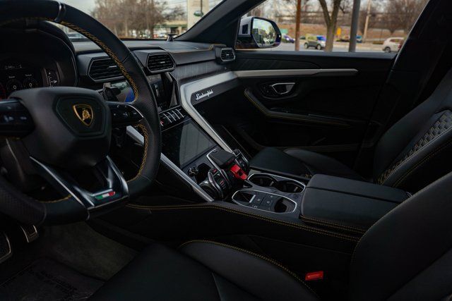 2022 Lamborghini Urus - Photo 41