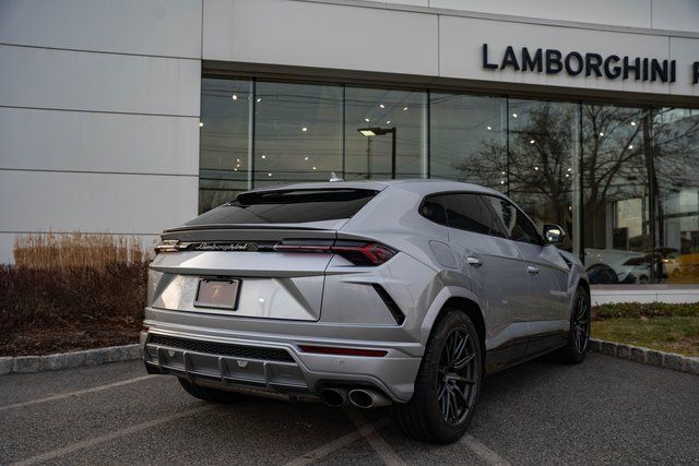 2022 Lamborghini Urus - Photo 18