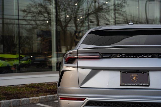 2022 Lamborghini Urus - Photo 15