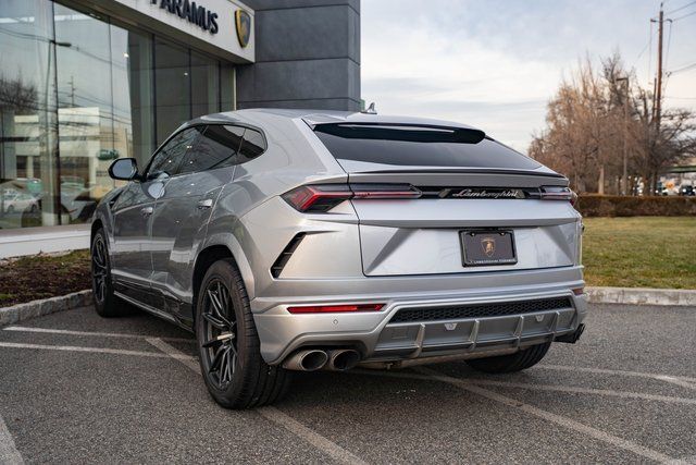 2022 Lamborghini Urus - Photo 13