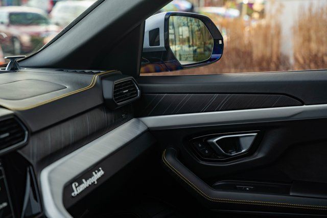 2022 Lamborghini Urus - Photo 25