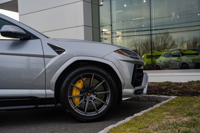 2022 Lamborghini Urus - Photo 23