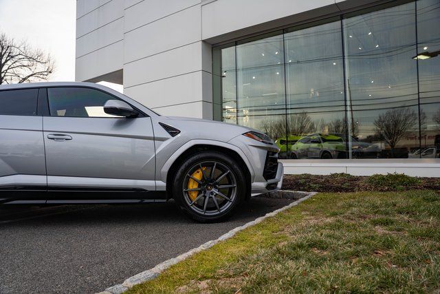 2022 Lamborghini Urus - Photo 22