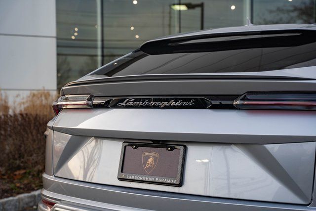 2022 Lamborghini Urus - Photo 17
