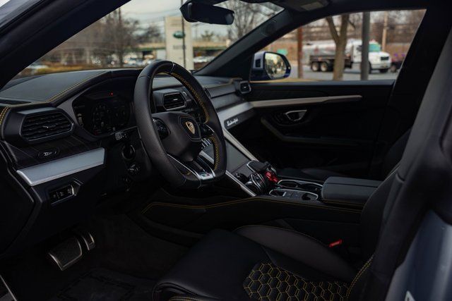 2022 Lamborghini Urus - Photo 39