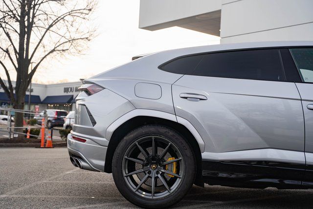 2022 Lamborghini Urus - Photo 20