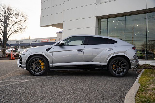 2022 Lamborghini Urus - Photo 8