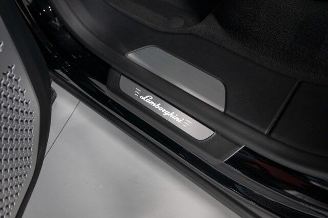 2022 Lamborghini Urus *$45,000 IN OPTIONS* *1-OWNER* *BI-COLOR SPORTIVO INTERIOR* San Diego CA