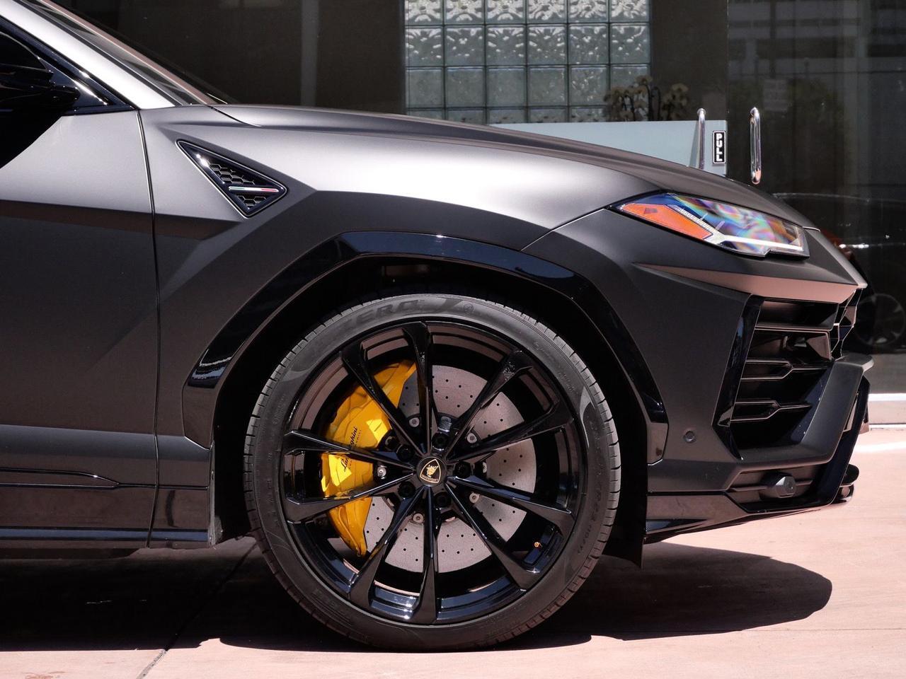 2022 Lamborghini Urus Base Base Lawrence KS