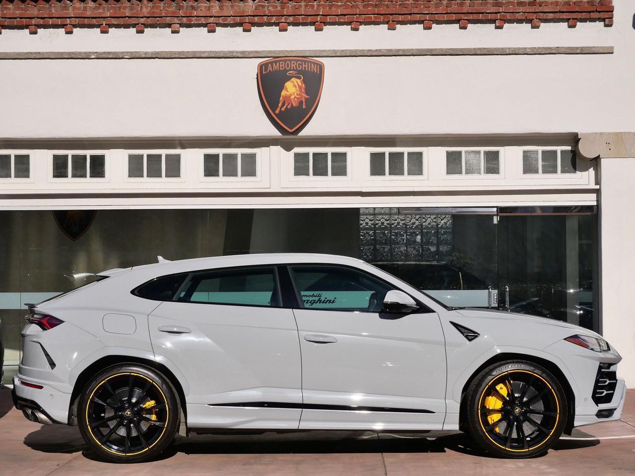 2022 Lamborghini Urus Base Base Lawrence KS