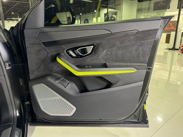 2022 Lamborghini Urus Graphite Capsule, Nero Noctus Matt paint, Bang & Olufsen audio AND MUCH MORE!! Fort Lauderdale FL