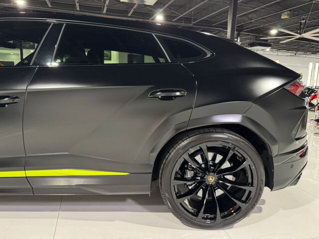 2022 Lamborghini Urus Graphite Capsule, Nero Noctus Matt paint, Bang & Olufsen audio AND MUCH MORE!! Fort Lauderdale FL