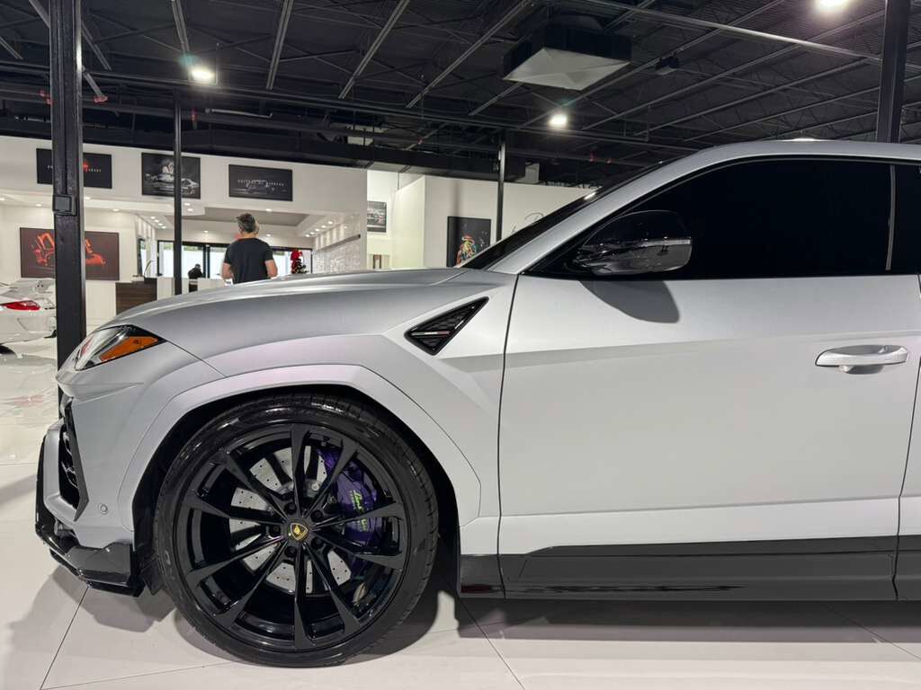 2022 Lamborghini Urus Grigio Nimbus paint, exterior carbon fiber trim, Bang & Olufsen audio system AND MUCH MORE!!! Fort Lauderdale FL
