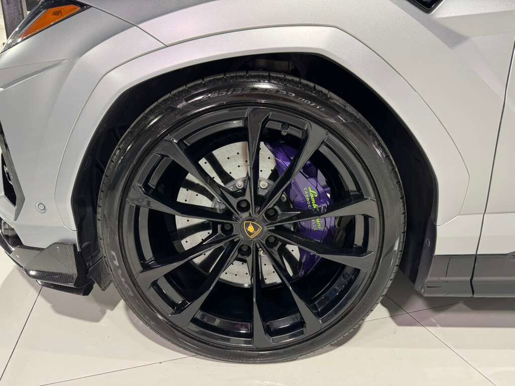 2022 Lamborghini Urus Grigio Nimbus paint, exterior carbon fiber trim, Bang & Olufsen audio system AND MUCH MORE!!! Fort Lauderdale FL