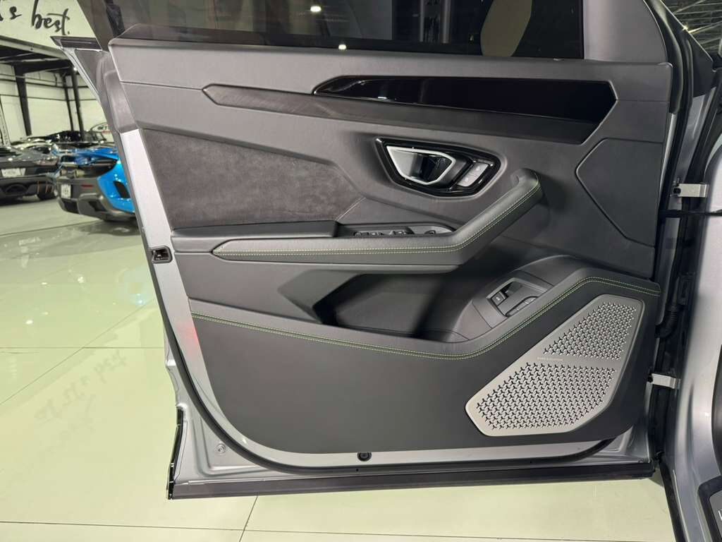 2022 Lamborghini Urus Grigio Nimbus paint, exterior carbon fiber trim, Bang & Olufsen audio system AND MUCH MORE!!! Fort Lauderdale FL