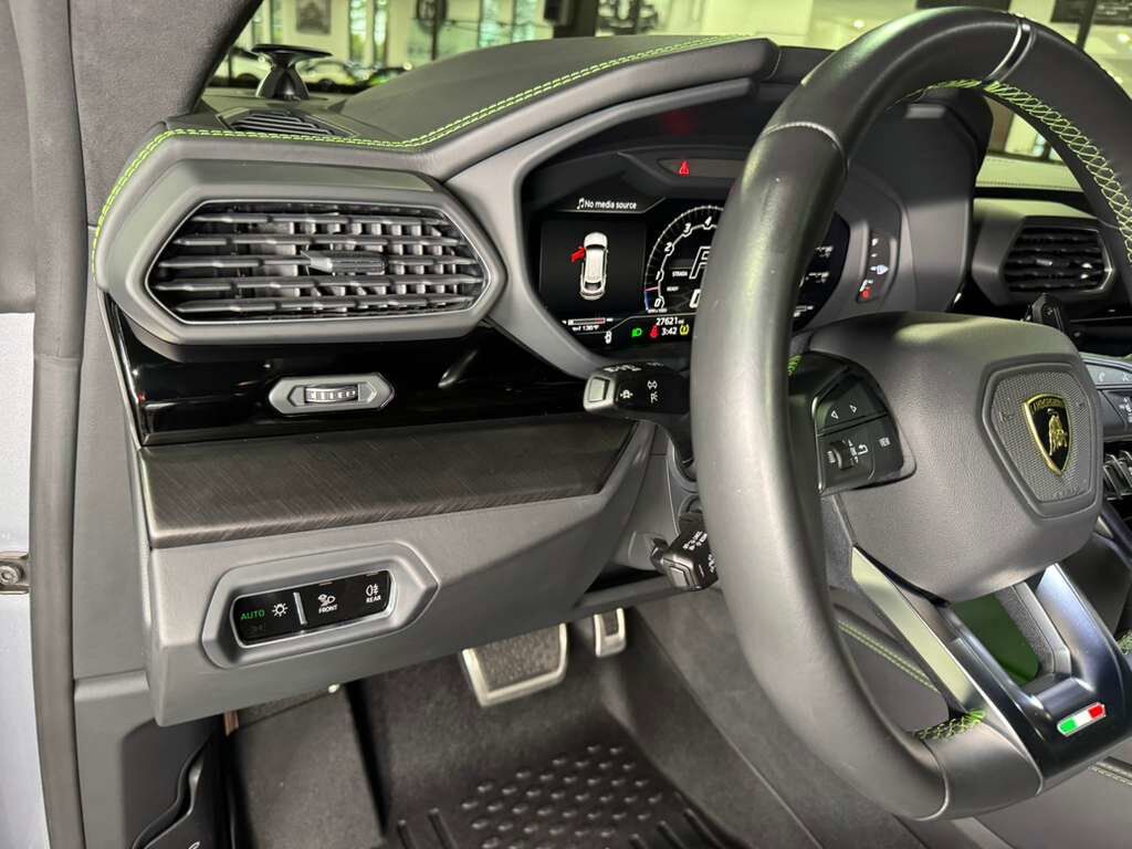 2022 Lamborghini Urus Grigio Nimbus paint, exterior carbon fiber trim, Bang & Olufsen audio system AND MUCH MORE!!! Fort Lauderdale FL