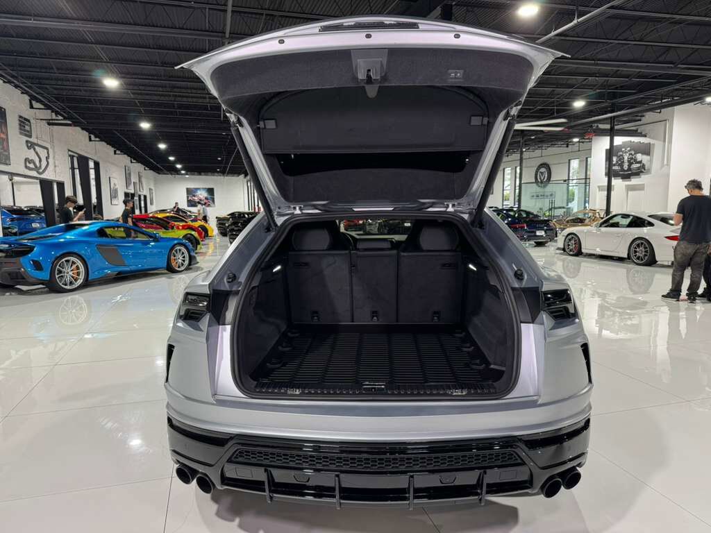 2022 Lamborghini Urus Grigio Nimbus paint, exterior carbon fiber trim, Bang & Olufsen audio system AND MUCH MORE!!! Fort Lauderdale FL