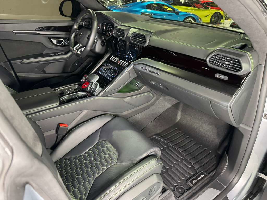 2022 Lamborghini Urus Grigio Nimbus paint, exterior carbon fiber trim, Bang & Olufsen audio system AND MUCH MORE!!! Fort Lauderdale FL