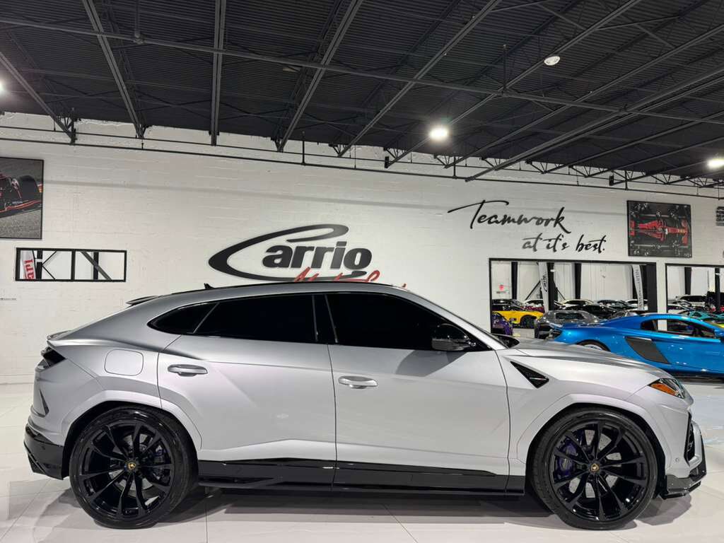 2022 Lamborghini Urus Grigio Nimbus paint, exterior carbon fiber trim, Bang & Olufsen audio system AND MUCH MORE!!! Fort Lauderdale FL
