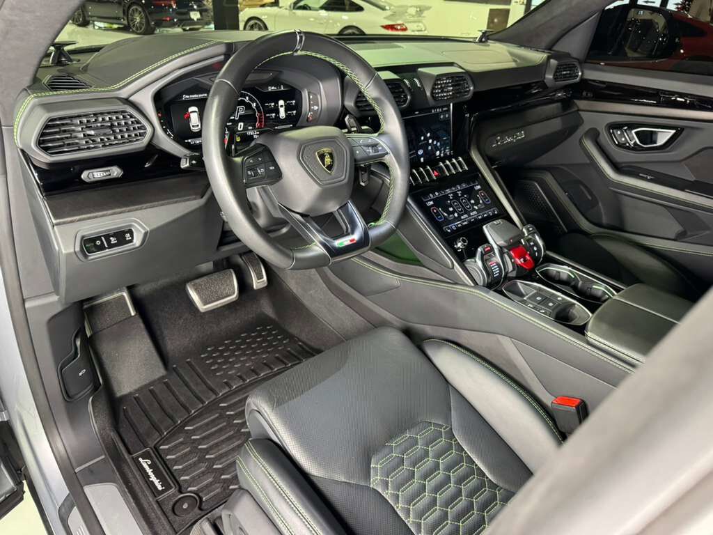 2022 Lamborghini Urus Grigio Nimbus paint, exterior carbon fiber trim, Bang & Olufsen audio system AND MUCH MORE!!! Fort Lauderdale FL