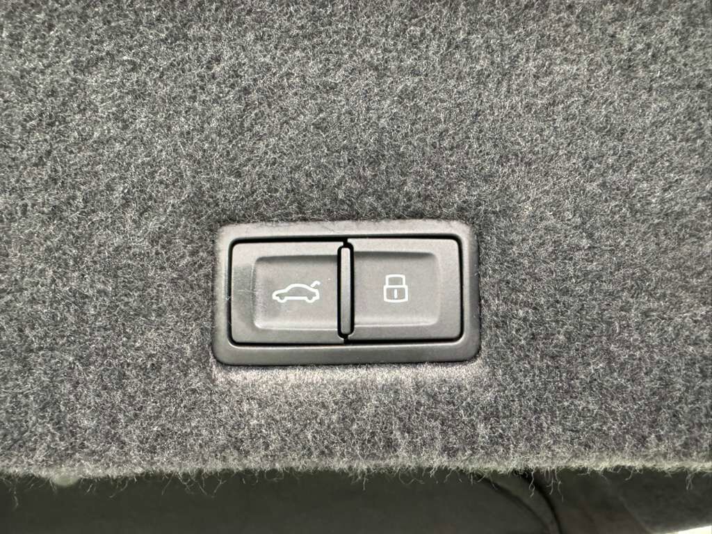 2022 Lamborghini Urus Grigio Nimbus paint, exterior carbon fiber trim, Bang & Olufsen audio system AND MUCH MORE!!! Fort Lauderdale FL