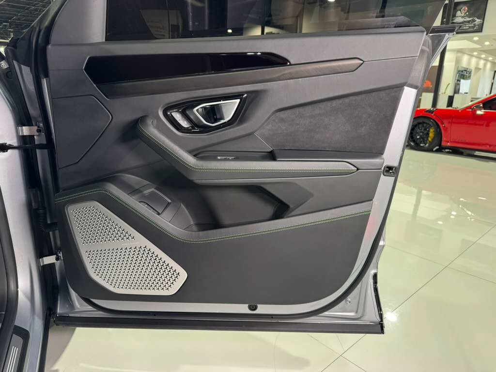 2022 Lamborghini Urus Grigio Nimbus paint, exterior carbon fiber trim, Bang & Olufsen audio system AND MUCH MORE!!! Fort Lauderdale FL