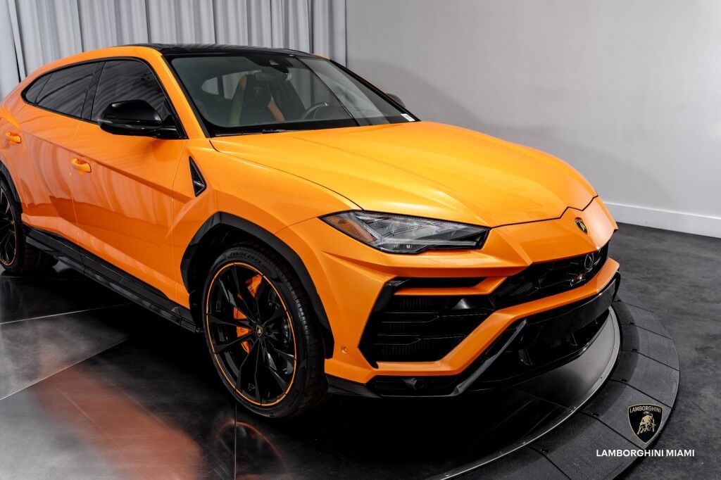 2022 Lamborghini Urus Pearl Capsule