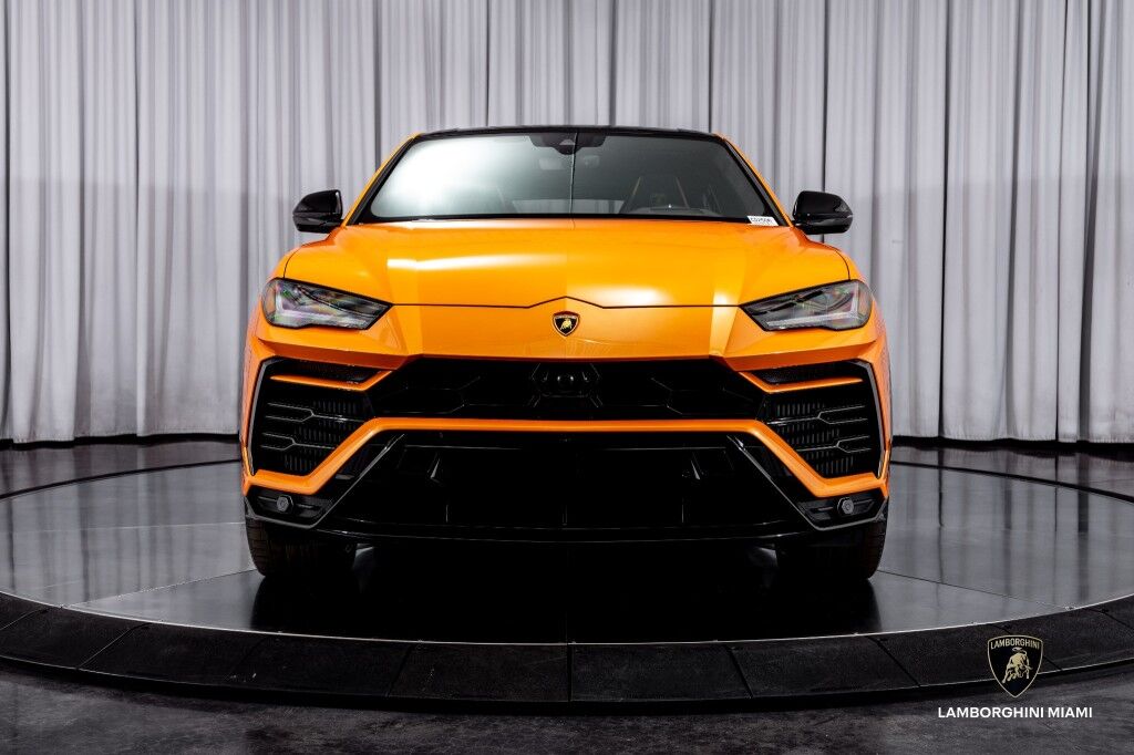2022 Lamborghini Urus Pearl Capsule
