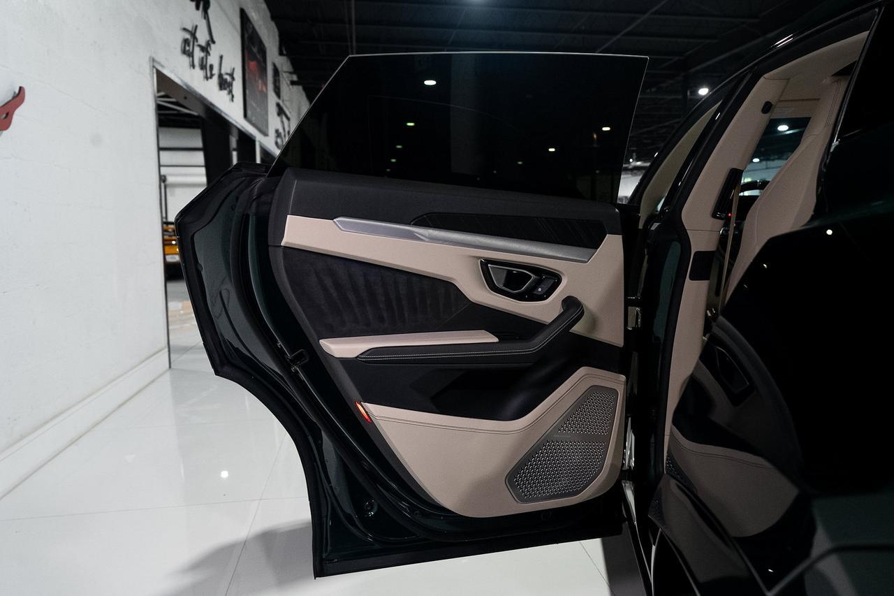 2022 Lamborghini Urus Verde Hydra paint, Ad Personam interior, pano roof, Bang & Olufsen audio system AND MUCH MORE!!! Fort Lauderdale FL