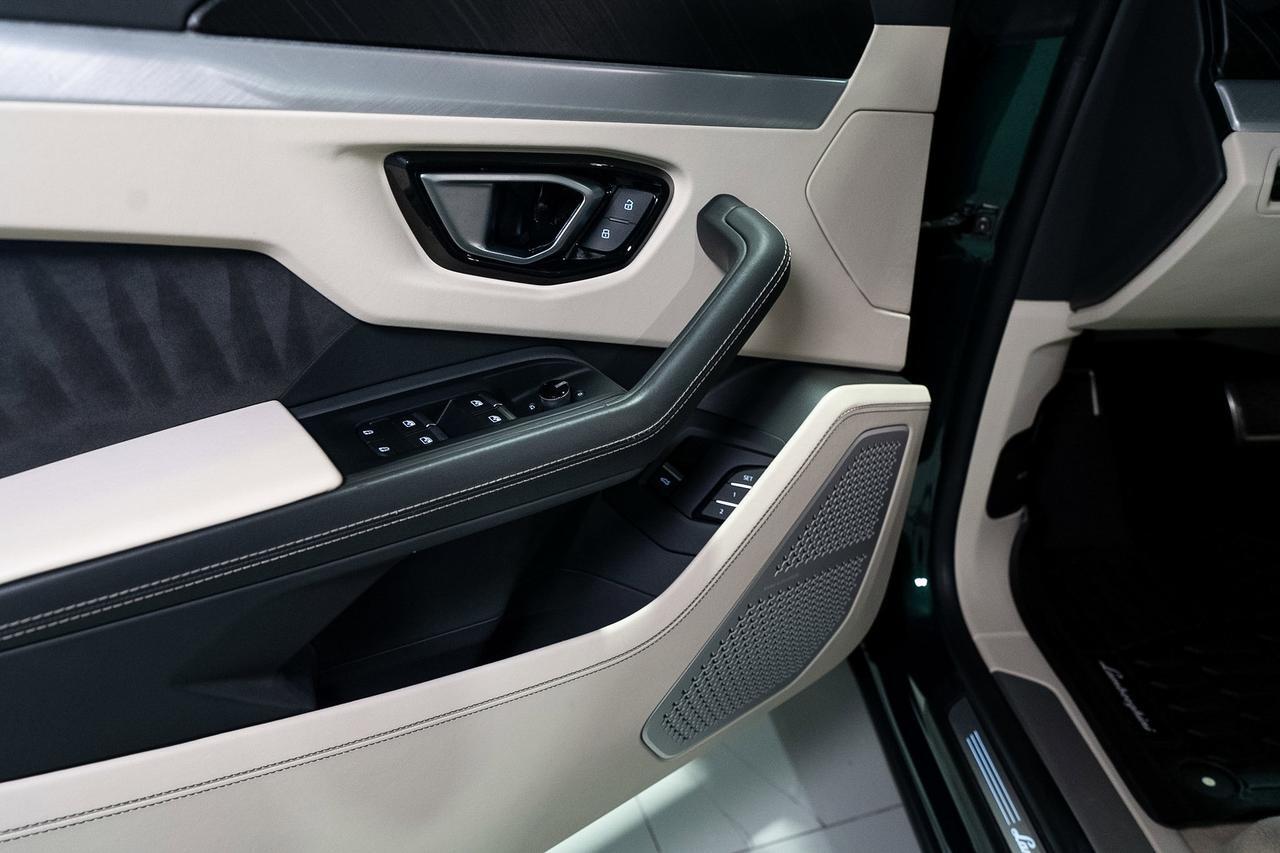 2022 Lamborghini Urus Verde Hydra paint, Ad Personam interior, pano roof, Bang & Olufsen audio system AND MUCH MORE!!! Fort Lauderdale FL