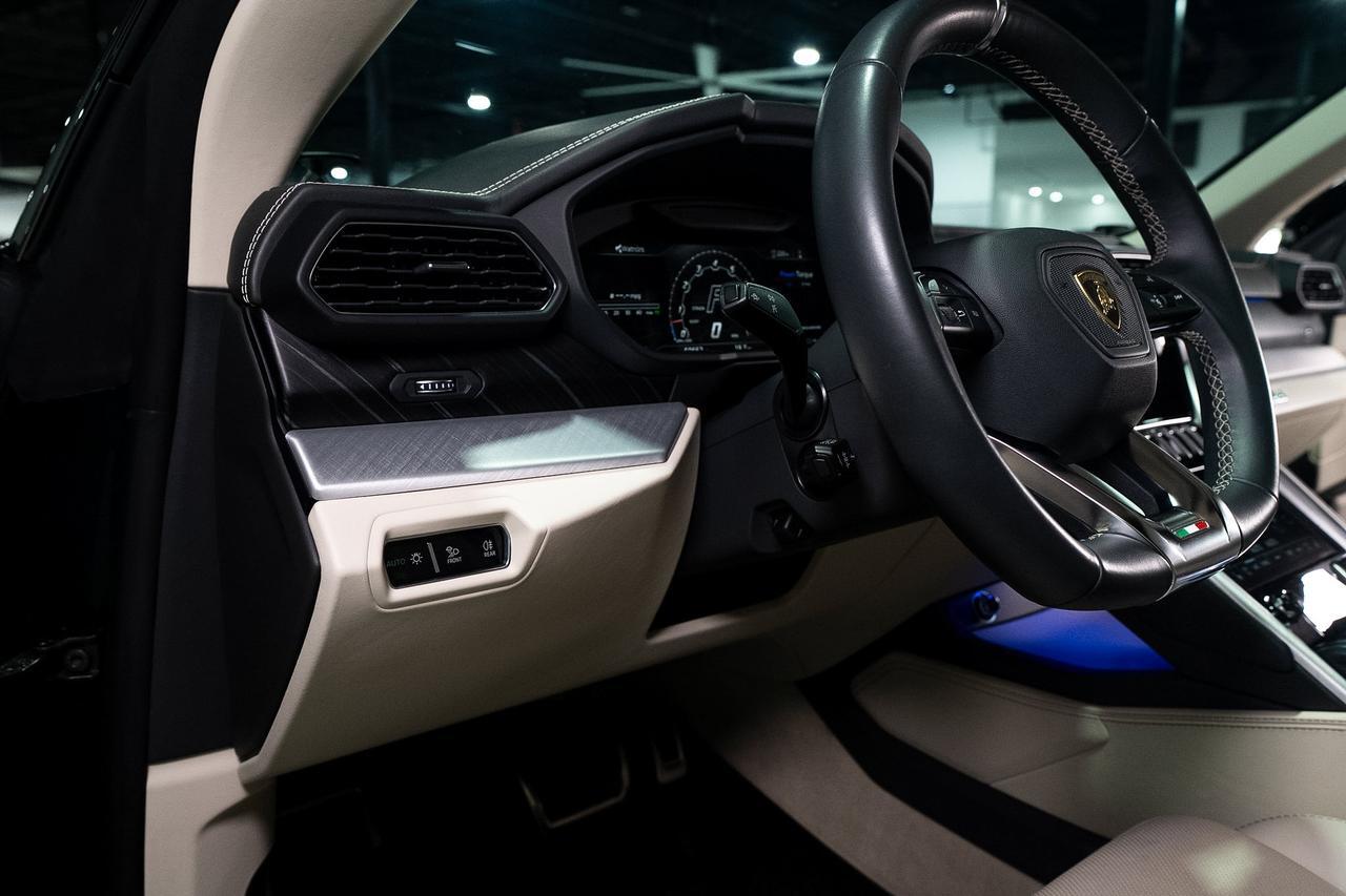 2022 Lamborghini Urus Verde Hydra paint, Ad Personam interior, pano roof, Bang & Olufsen audio system AND MUCH MORE!!! Fort Lauderdale FL