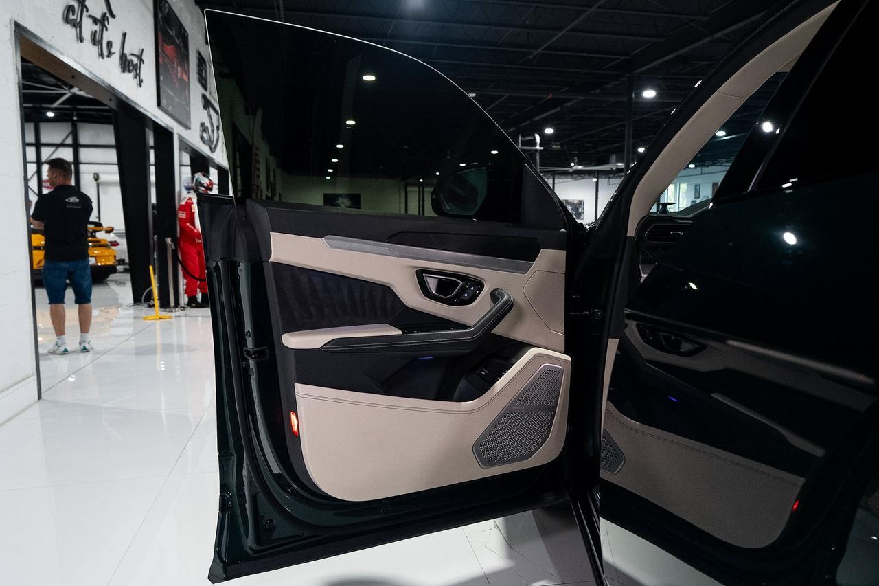 2022 Lamborghini Urus Verde Hydra paint, Ad Personam interior, pano roof, Bang & Olufsen audio system AND MUCH MORE!!! Fort Lauderdale FL