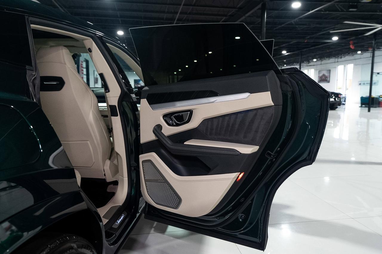 2022 Lamborghini Urus Verde Hydra paint, Ad Personam interior, pano roof, Bang & Olufsen audio system AND MUCH MORE!!! Fort Lauderdale FL