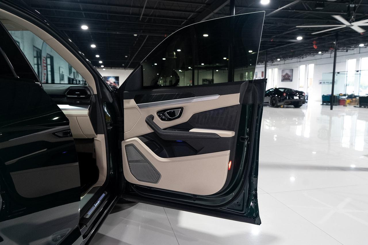 2022 Lamborghini Urus Verde Hydra paint, Ad Personam interior, pano roof, Bang & Olufsen audio system AND MUCH MORE!!! Fort Lauderdale FL